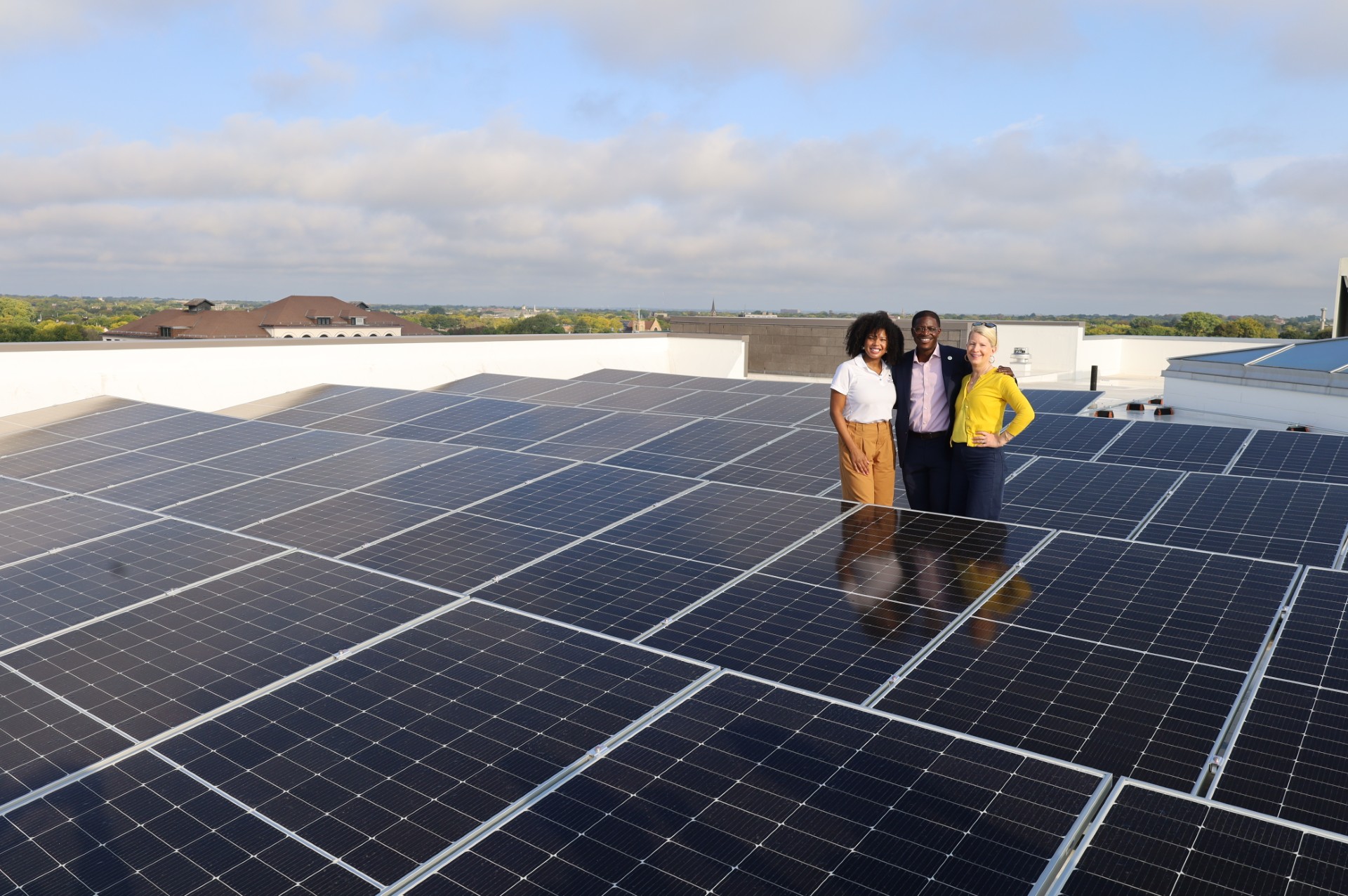 Solar array on rooftop of Milwaukee County Fleet Management building